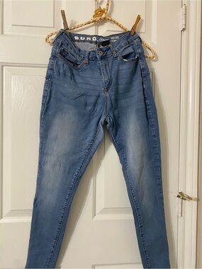 S.O.N.G. High-Rise Skinny Jeans in Light Blue Wash